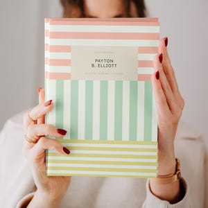 Cuaderno de tapa blanda personalizado con arcoíris, diario de tapa dura con nombre personalizado a rayas, regalo para amantes de los libros, papelería personalizada, diario diario para bebés