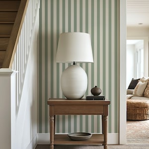 Carta da parati a righe preppy, stacca e attacca, murale verde beige, carta da parati senza tempo del New England, design d'interni tradizionale, carta da parati elegante