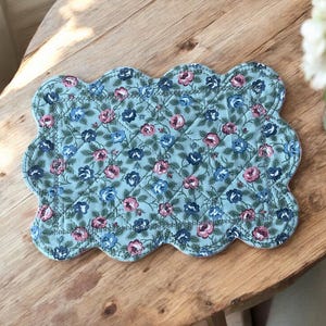 Quilted Scalloped Doily, Moda Fabric Mug Rug, Mini Placemat, Candle Mat, Home Decor