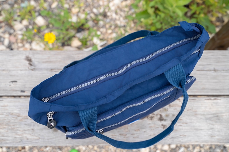 Blaue wasserabweisende Nylon-Umhängetasche, Multi-Pocket-Tasche für Frauen, Einkaufstasche, leichte Einkaufstasche, Windeltasche, Handtasche für Frauen. Bild 5