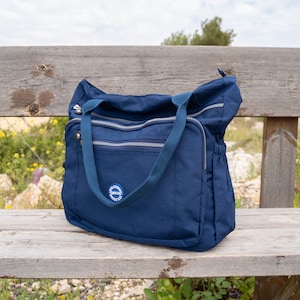 Blaue wasserabweisende Nylon-Umhängetasche, Multi-Pocket-Tasche für Frauen, Einkaufstasche, leichte Einkaufstasche, Windeltasche, Handtasche für Frauen. Bild 2