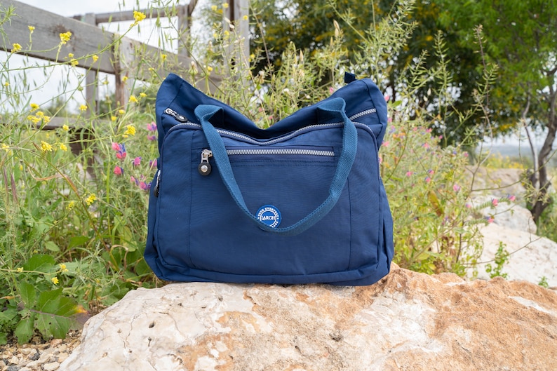 Blaue wasserabweisende Nylon-Umhängetasche, Multi-Pocket-Tasche für Frauen, Einkaufstasche, leichte Einkaufstasche, Windeltasche, Handtasche für Frauen. Bild 7