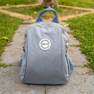Mochila para mujer, Mochila gris, Mochila hecha a mano de 12", Mochila de viaje, Mochila de regreso a la escuela, Mochila con cremallera para mujer, Bolsa resistente al agua