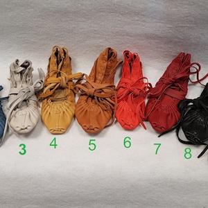 Middeleeuwse schoenen, archeologische schoenen, pastels, leer, handwerk