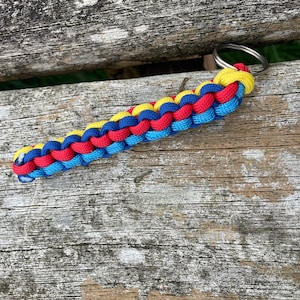 T16  paracord key chain
