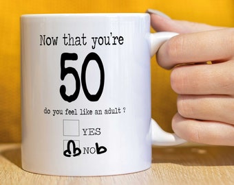 Mug 50e anniversaire, 50e cadeau, tasse drôle, cadeau pour lui, cadeau pour elle, cadeau d'anniversaire, tasse à café en céramique maintenant que vous avez 50 ans - CMUG244