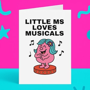 Tarjeta "La Pequeña Señorita Ama los Musicales" - Divertida tarjeta de teatro musical - Tarjeta de cumpleaños tipo parodia - Regalo para fans del West End - Tarjeta de felicitación para espectáculos teatrales