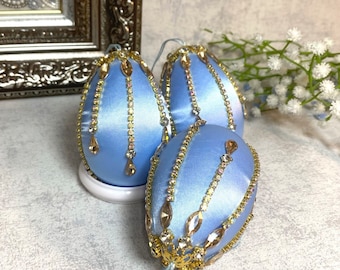Adornos de Pascua azules con forma de huevo de pedrería. Decoración primaveral de Pascua. Huevo decorativo. Huevos de Pascua de diseño para regalar.