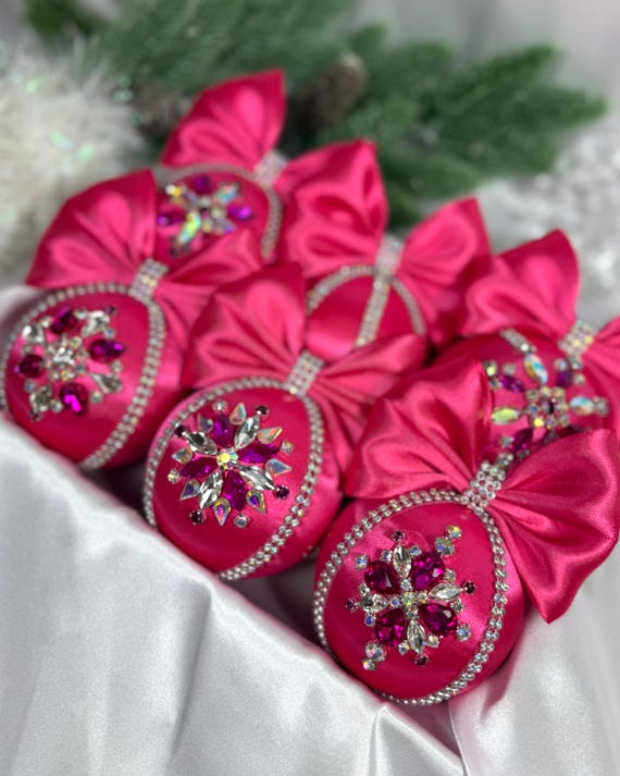 Rosa Weihnachtsanhänger. Fuchsia Weihnachtskugeln Dekor. Bezaubernder Weihnachtsbaumschmuck