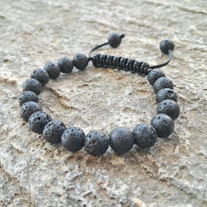 Bracelet homme en pierre de lave : amulette en pierre naturelle, fait main dans l&#39;UE