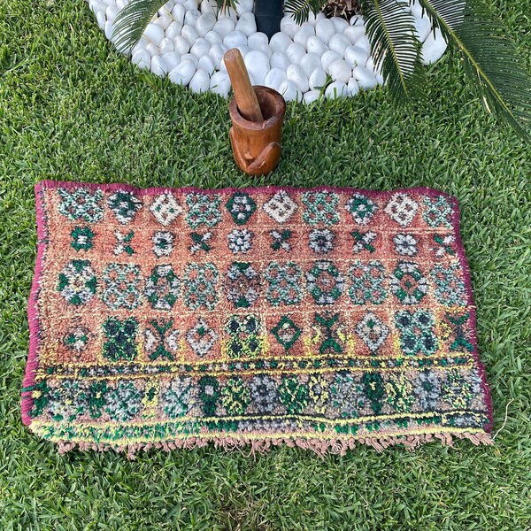 Vintage small berber tribal Moroccan rug, 1.6 X 2.6 rug, Moroccan rug small, tapis marocain, Marokkanischer Teppich, Alfombra