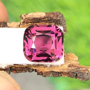 Loose Reddish Pink Gemstone 1.50 Carat – Cushion Cut Faceted Stone for Engagement Ring, Jewelry Making, Custom Ring, Collector&#39;s Gem