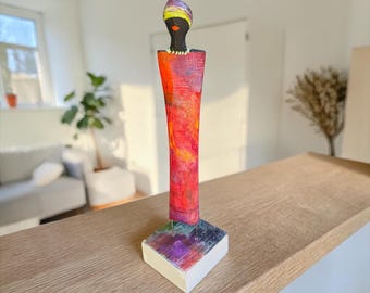Sculpture artisanale d'une femme - Dame en rouge - objet d'art moderne - pièce unique - figure abstraite - décoration design - cadeau