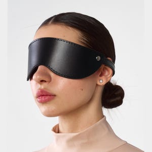 Leather blindfold mask, Leather blindfold eyemask, Leather eye mask, Blackout mask, Sensual blind mask, Sensory deprivation mask, Mature