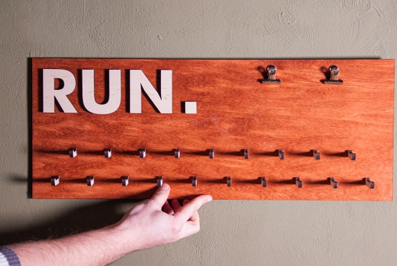 Espositore Per Medaglie Sportive - Portamedaglie Da Parete Con 24 Ganci Antiscivolo Per Nastro - Foto 10