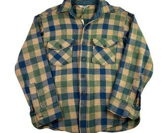 Vintage 1980s Woolrich Plaid Wool Button Up Shirt Size Small