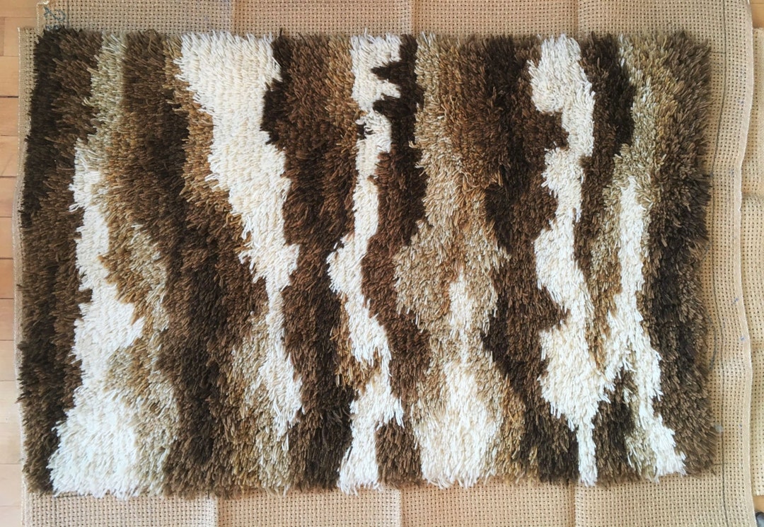 Rya Rug Making Kit. 70 X 110cm. Design Drawn Onto the Jute Backing for