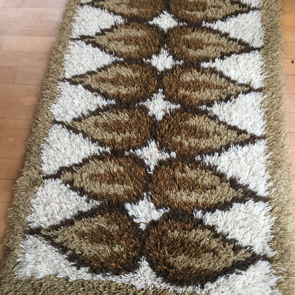Rya Rug Making Kit. 110 x 70cm. Design drawn onto the jute backing for easier rug making. With enough Norwegian wool to complete