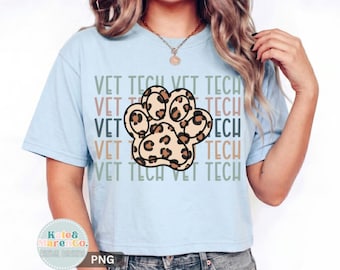 Vet Tech PNG : conception de technicien vétérinaire avec empreinte de patte léopard (téléchargement numérique)