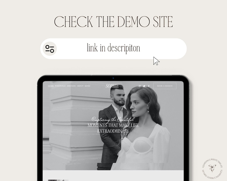 K&ouml;nnte beinhalten: Ein Tablet zeigt eine Website-Vorlage mit einem Schwarz-Wei&szlig;-Foto eines Paares. Der Text lautet CHECK THE DEMO SITE und link in descripiton. Die Kopfzeile der Website enth&auml;lt den Namen SOPHIE und den Satz Capturing the Beautiful MOMENTS THAT MAKE LIFE EXTRAORDINARY.