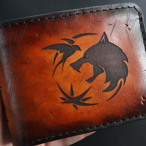 Cartera de cuero personalizada, FAN ART, símbolos del lobo, escuela del lobo, caza salvaje, cartera hecha a mano, lanzamiento de moneda, Witcher
