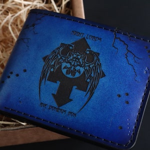 Cartera plegable, Cartera de cuero personalizada hecha a mano, FAN ART, Regalo para él, Ave Dominus Nox, murciélago, trueno, billetera de calavera