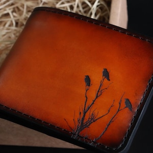 billetera de cuero, billetera hecha a mano, cuervo volando, billetera personalizada, billetera de cuervos de Odin, billetera personalizada, billetera gótica, estilo vikingo