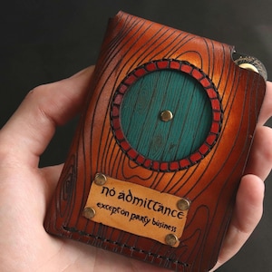 Portefeuille minimaliste en cuir, portefeuille Lotr, inspiré de Tolkien, portefeuille edc, porte hobbit, signe bilbo, portefeuille personnalisé, fan art, texture bois