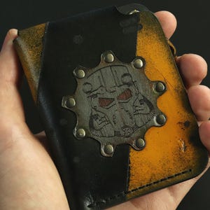 Fallout minimalistische Brieftasche inspiriert, Leder handgefertigt, Wasteland, T60 Helm, EDC Brieftasche, Powerrüstung, personalisierte Lederbrieftasche, Radiation