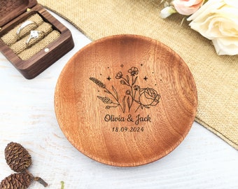 Custom Engraved Wood Ring Dish，Wedding Gift for Newlyweds,Personalized Wedding Ring Dish,gift for mom,Engraved Initials Circle Wooden Tray