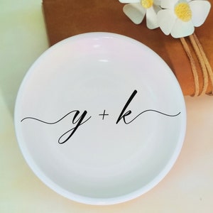 Personalized Ceramic Initial Ring Dish，Elegant Gift for Bride,Bridal Shower Present for Her，Personalized Engagement Ring Holder Gift