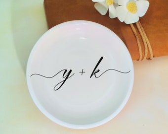 Personalized Ceramic Initial Ring Dish，Elegant Gift for Bride,Bridal Shower Present for Her，Personalized Engagement Ring Holder Gift