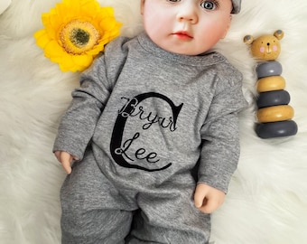 pyjama personnalisé avec bonnet, cadeau baby shower, cadeau personnalisé pour bébé, tenue de retour à la maison, body avec prénom personnalisé, tenue avec prénom pour nouveau-né