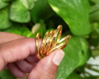 Dunne, met goud gevulde, stapelbare ring: minimalistische midi-ring