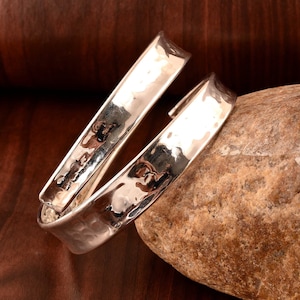 Hammered Minimalist Arm Cuff: Simple Upper Arm Band