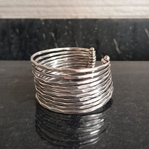 Gehämmertes Silber Armreif: Boho Schmuck