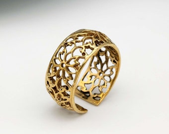 Gold Filigree Band Ring: Antique Floral Wedding Jewelry