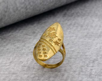 Anillo de tortuga de latón hecho a mano: una joya con un toque llamativo