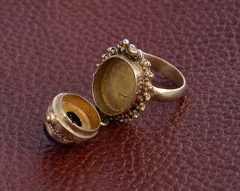 Gold Poisoner Ring: Secret Pill Box Locket Ring, Personalized Jewelry