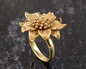 Gold Flower Ring, Vintage Floral Brass Ring, Size 8 - Etsy
