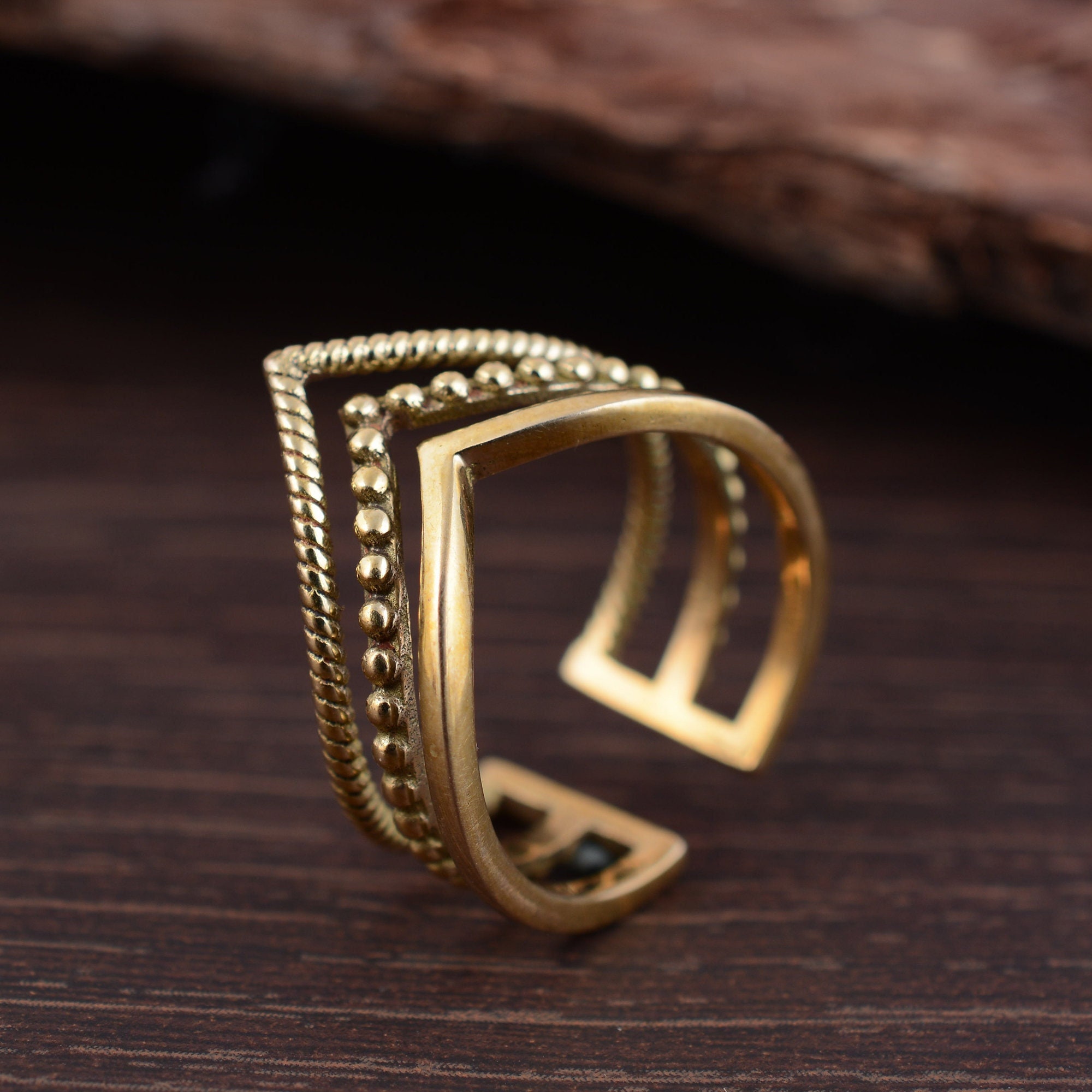 ETHEREAL VANKI RING - Navrathan