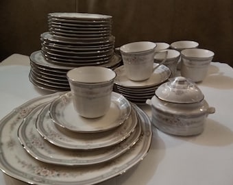 30 Piece Noritake Contemporary BLUE HILL 2482 China Set