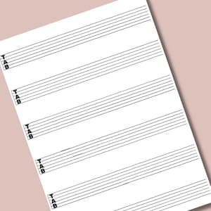 Puede incluir: Hoja de papel blanco en blanco con seis líneas horizontales y las letras "TAB" repetidas seis veces en el lado izquierdo de la página.