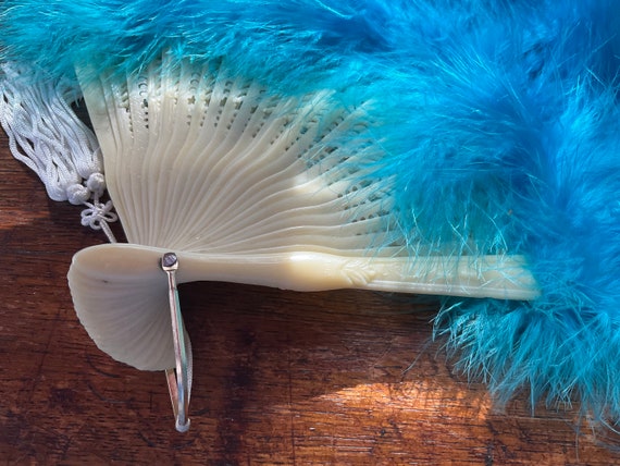 Vintage Feather Fan with lovely turquoise feather… - image 7