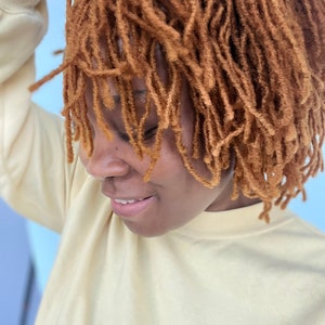 Perruque courte brune Sister Locs dreadlocks tressée torsadée à la main pour femme souffrant d'alopécie