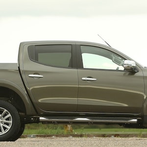 Nuovo kit di adesivi grafici per decalcomanie con strisce laterali superiori compatibile con Mitsubishi L200
