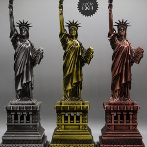 Golden Statue of Liberty Souvenir - Elegant Home Decor & Collectible