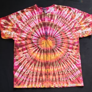 Wig Wag Liquid Dye, Adult XL Tie Dye Shirt.