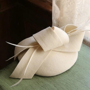 Wedding hat bridal headwear fancy fascinatorchurch hat for wedding. Mother off the bride hat mother off the Groot.Bachelor party hat