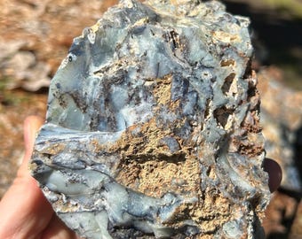 Okaz z niebieskiego opalu z Mount Shasta Siskiyou w szlifie okiennym